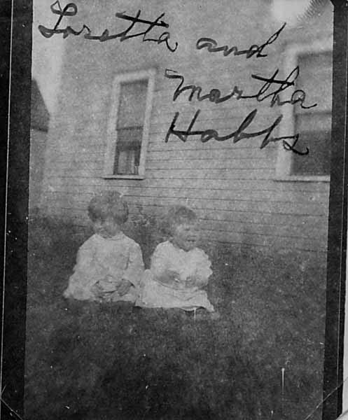 1910-Loretta-and-Martha-Hobbs