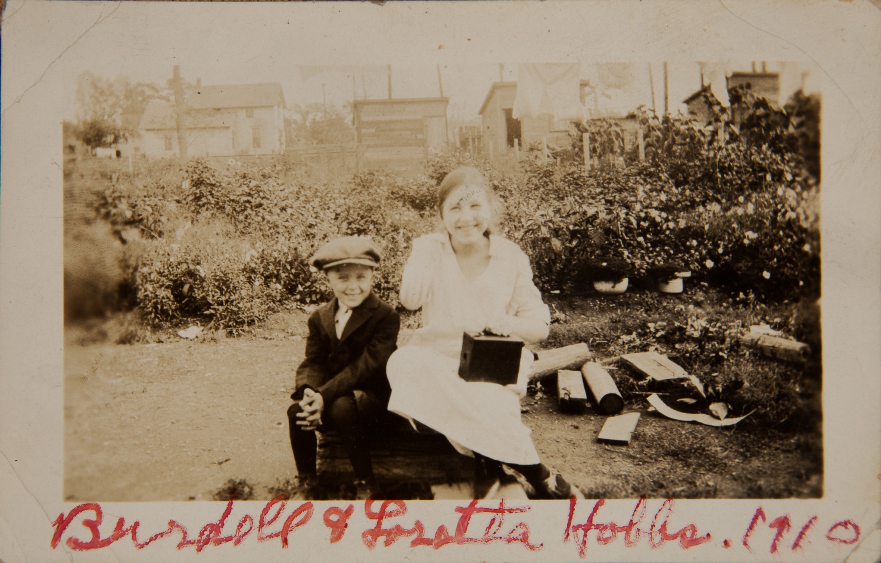 1910, Burdell & Loretta Hobbs." [ 3 buildings/houses in the background]